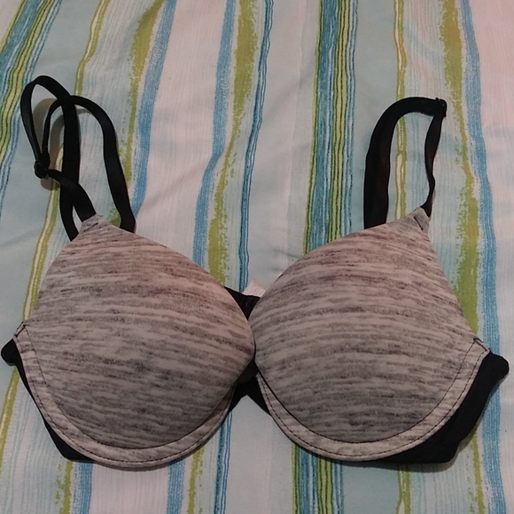 Victoria's Secret bra - Picture 1 of 3